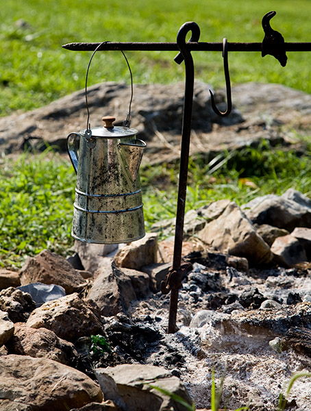 http://www.beautifulflowerpictures.com/blog/wp-content/uploads/2008/08/antietam_coffeepot.jpg