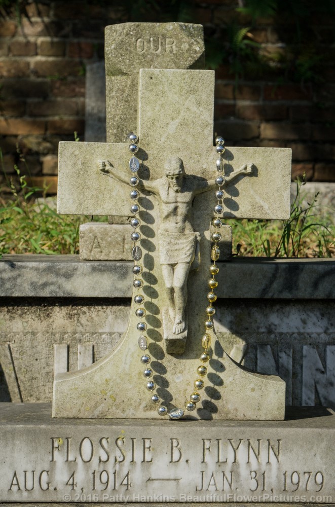 Grave at Lafayette Cemetery, New Orleans © 2016 Patty Hankins