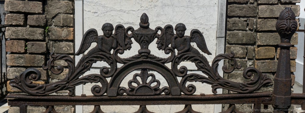 Grave at St. Louis I Cemetery, New Orleans © 2016 Patty Hankins